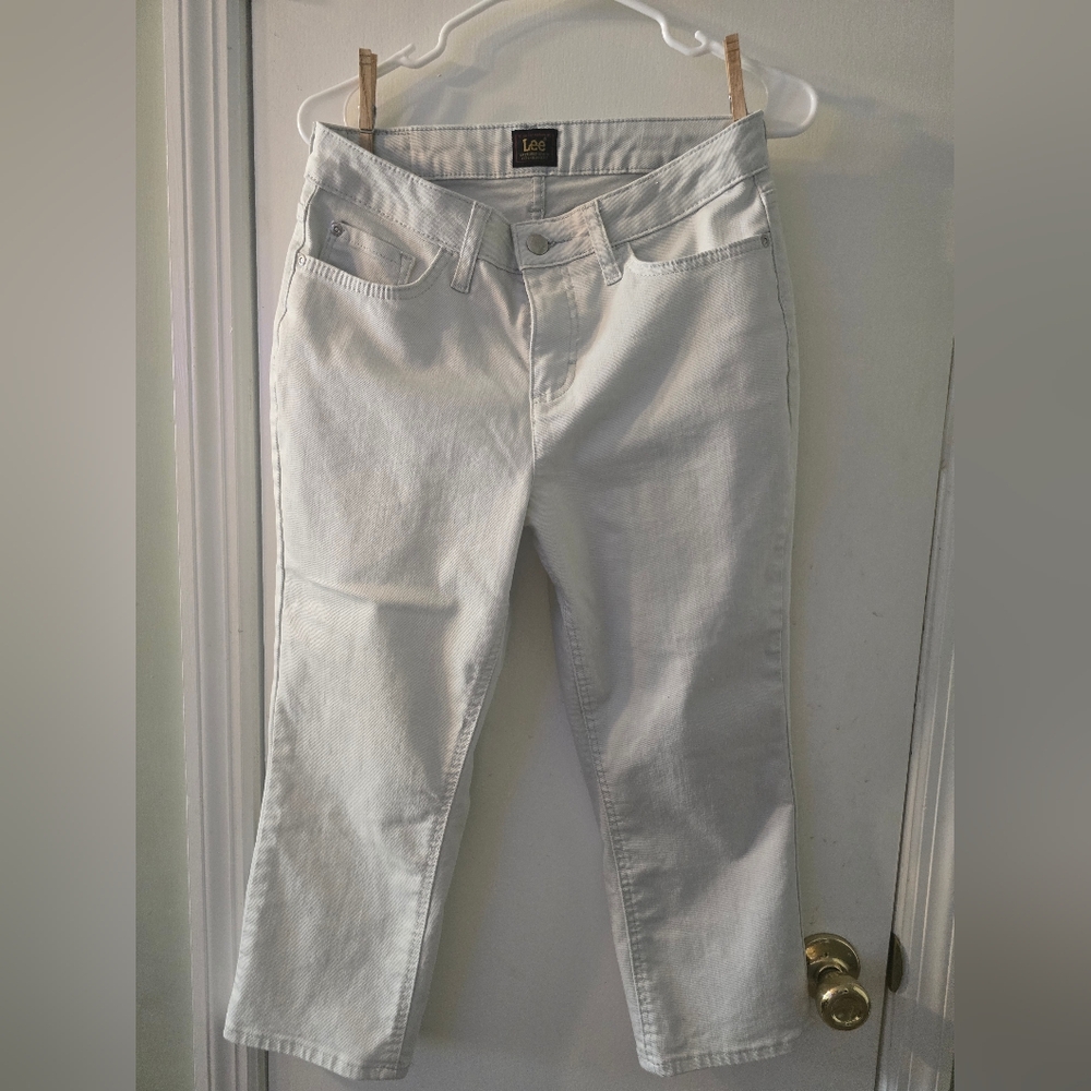 Lee Capris, like new, size 10m fits snug